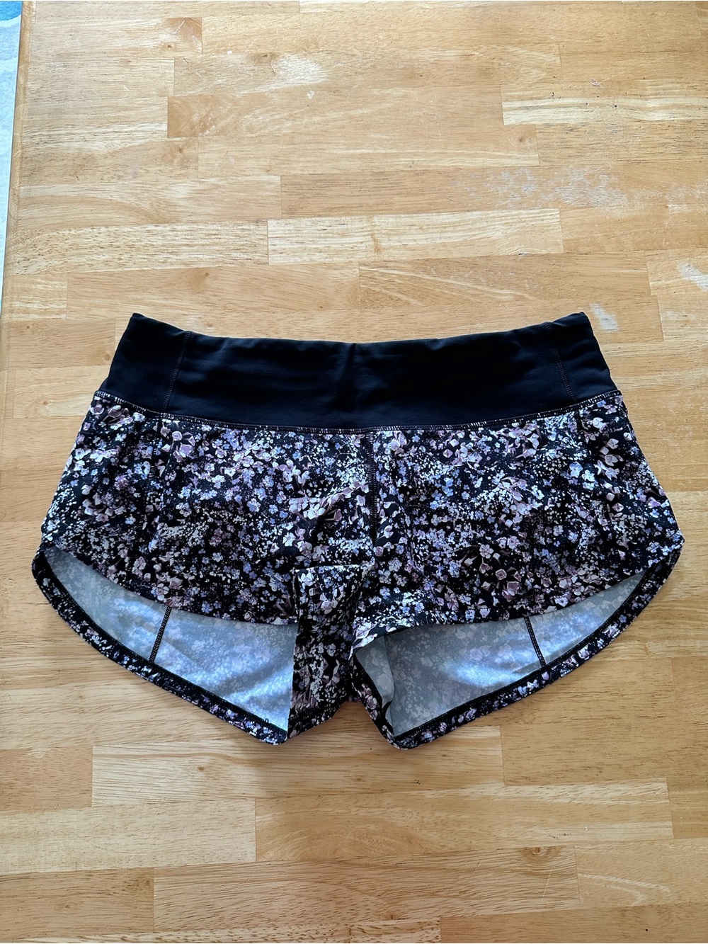 Lululemon shorts size 4